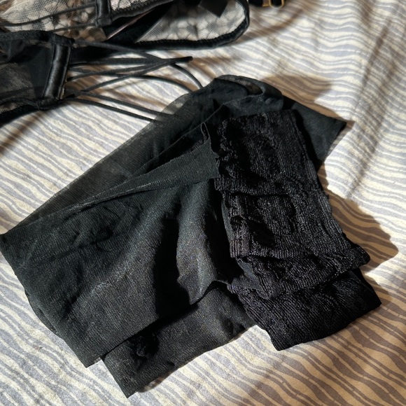 Victoria's Secret Black and Cream Lingerie Set - Picture 8 of 8